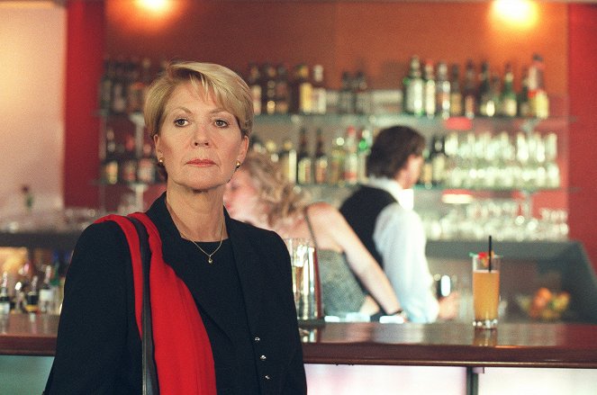 Julia - Eine ungewöhnliche Frau - Season 3 - Blind Date - Filmfotos - Christiane Hörbiger