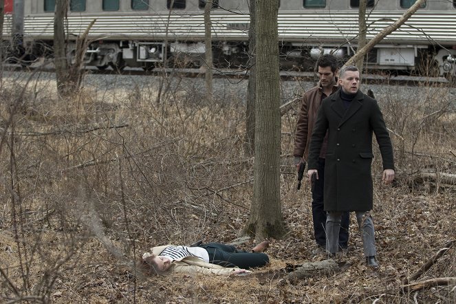 Quantico - Bullet Train - Photos - Alan Powell, Russell Tovey
