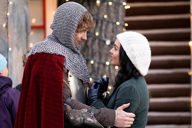 The Knight Before Christmas - Filmfotos - Josh Whitehouse, Vanessa Hudgens