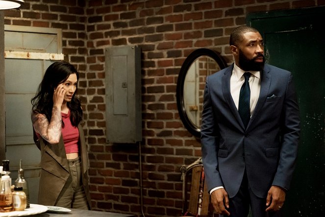 Black Lightning - The Book of Occupation: Chapter Four: Lynn's Ouroboros - Van film - Chantal Thuy, Cress Williams