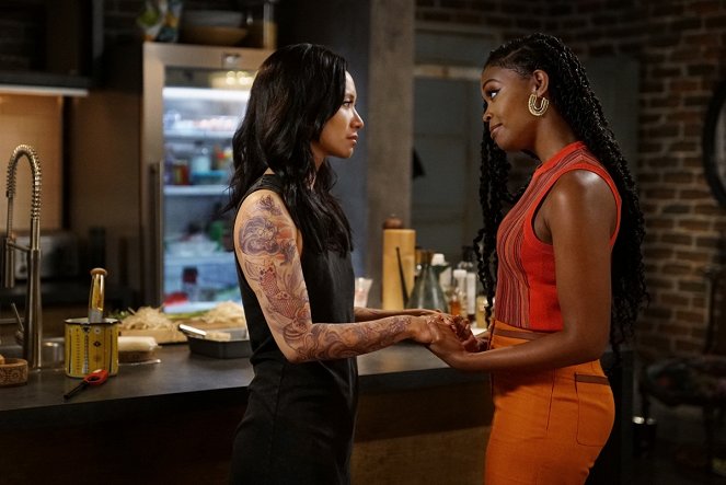 Black Lightning - The Book of Occupation: Chapter Four: Lynn's Ouroboros - Photos - Chantal Thuy, Nafessa Williams