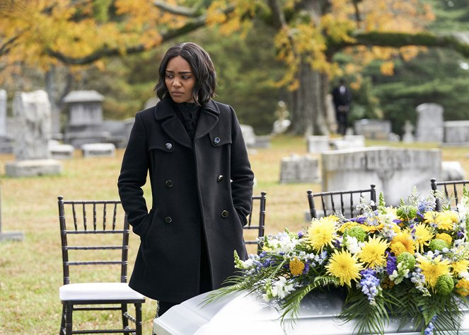 Black Lightning - The Book of Secrets: Chapter Two: Just and Unjust - Van film
