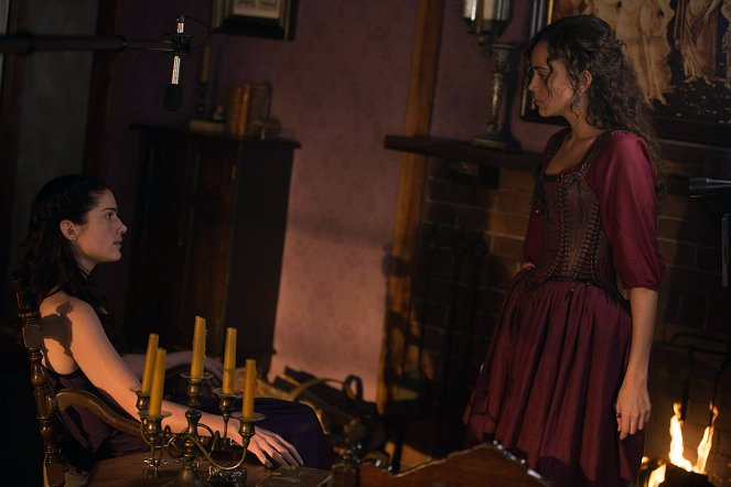 Salem - Season 1 - Spinnennetz - Filmfotos - Janet Montgomery, Ashley Madekwe