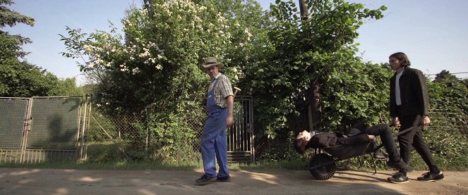 Modrá chryzantéma - Kuvat elokuvasta