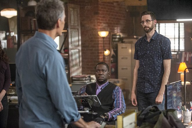 NCIS: New Orleans - Checkmate, Part II - Van film - Daryl Mitchell, Rob Kerkovich