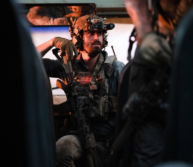 SEAL Team - Season 3 - Belagerung - Filmfotos - Justin Melnick