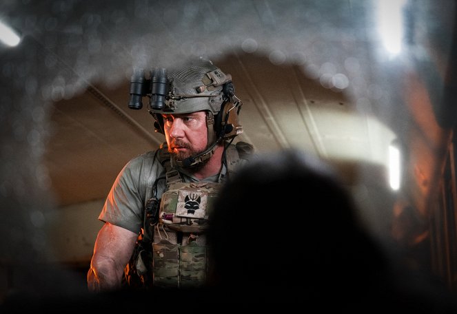 SEAL Team - Season 3 - All Along the Watchtower: Part 2 - Kuvat elokuvasta - Tyler Grey