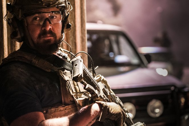 SEAL Team - Season 3 - Belagerung - Filmfotos - A. J. Buckley