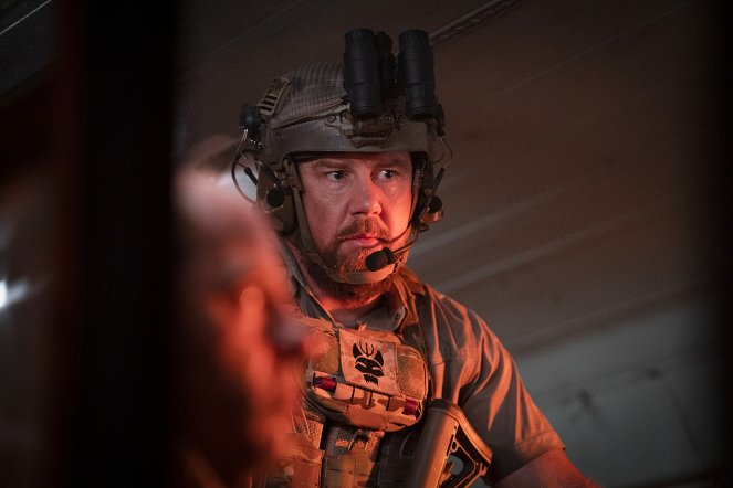 SEAL Team - Season 3 - All Along the Watchtower: Part 2 - De la película - Tyler Grey