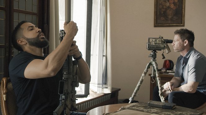 SEAL Team - Einsatz in Paris - Filmfotos - Neil Brown Jr., Scott Foxx