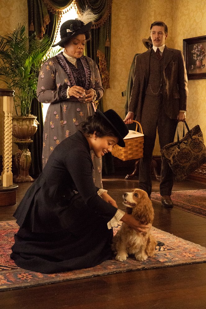 Lady and the Tramp - Photos - Yvette Nicole Brown, Kiersey Clemons, Rose the Dog, Thomas Mann