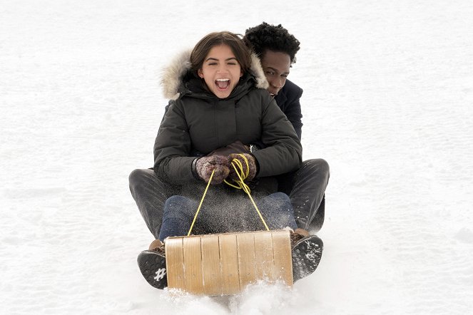 Let It Snow - Van film - Isabela Merced, Shameik Moore