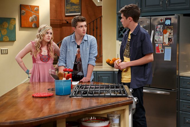 Melissa & Joey - Can't Hardly Wait - Film - Taylor Spreitler, Sterling Knight, Nick Robinson