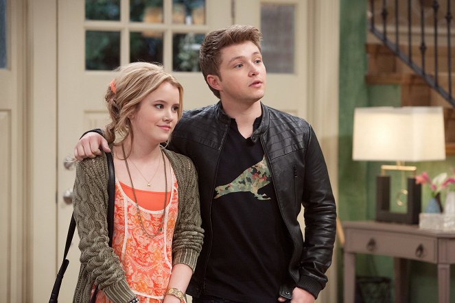Melissa & Joey - Works for Me - Photos - Taylor Spreitler, Sterling Knight