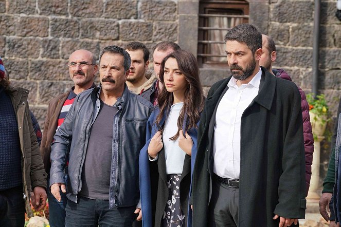 Sen Anlat Karadeniz - Episode 7 - De la película - Mehmet Çepiç, Öykü Gürman, Sinan Tuzcu