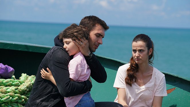 Lifeline - Episode 21 - Photos - Demir Birinci, Ulaş Tuna Astepe, İrem Helvacıoğlu