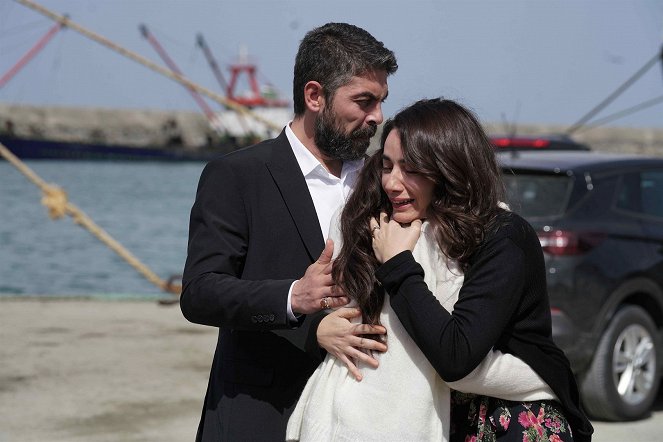 Lifeline - Episode 11 - Photos - Sinan Tuzcu, Öykü Gürman