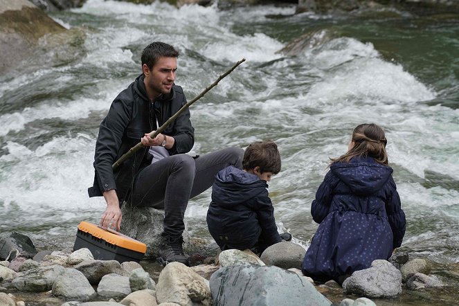 Lifeline - Season 1 - Episode 14 - Photos - Ulaş Tuna Astepe