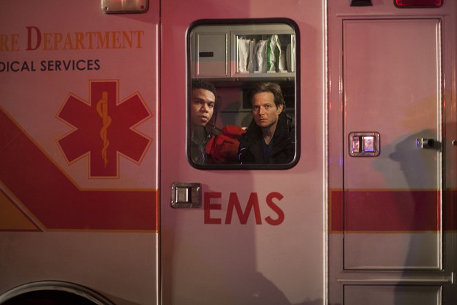 The Night Shift - Season 3 - Drei-zwei-eins - Filmfotos - Robert Bailey Jr., Scott Wolf