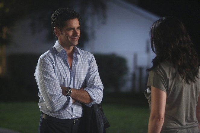 Grandfathered - Guys' Night - Film - John Stamos