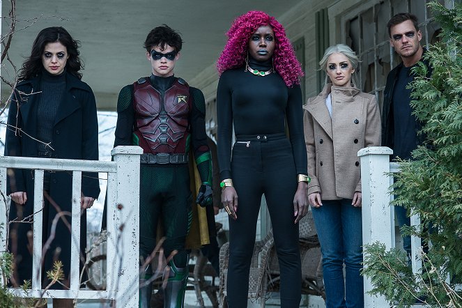 Titans - Season 2 - Trigon - Photos - Conor Leslie, Curran Walters, Anna Diop, Minka Kelly, Alan Ritchson