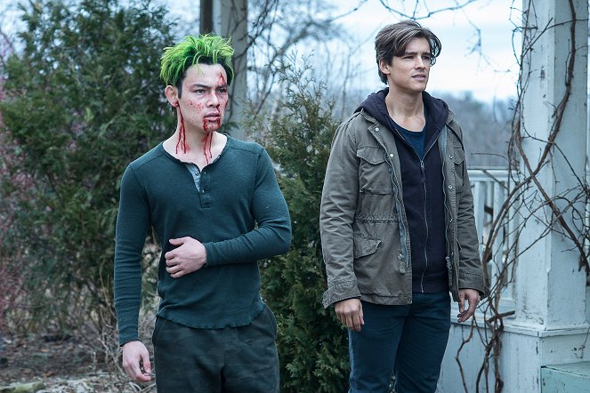 Titans - Trigon - Photos - Ryan Potter, Brenton Thwaites