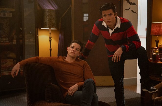 Riverdale - Chapter Sixty-One: Halloween - Photos - Casey Cott, Charles Melton