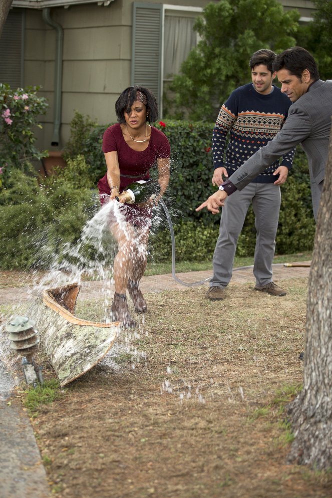 Grandfathered - Weltraum-Super-Dad - Filmfotos - Christina Milian, Josh Peck, John Stamos