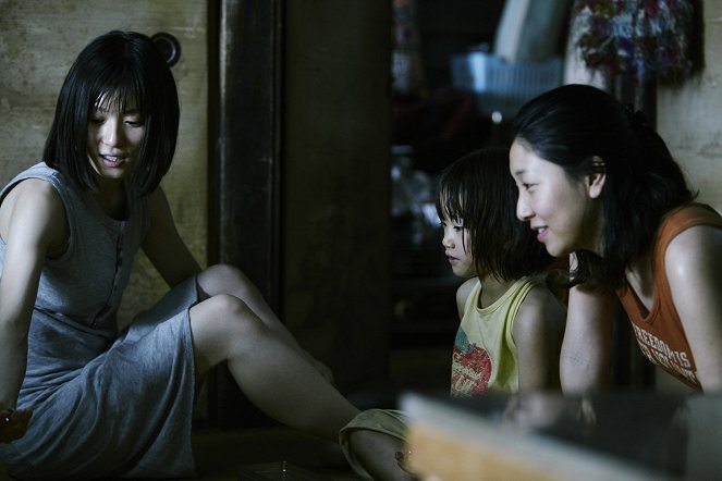 Un asunto de familia - De la película - Mayu Matsuoka, Miyu Sasaki, Sakura Andō