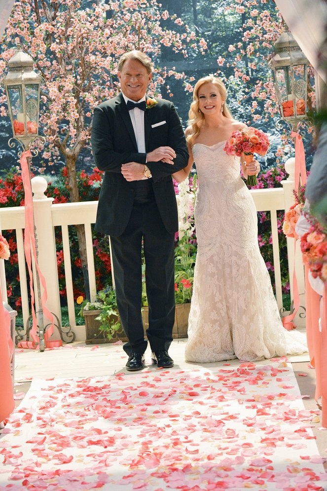 Melissa & Joey - Season 3 - You're the One That I Want - Photos - Christopher Rich, Melissa Joan Hart