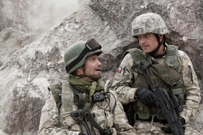 Misja Afganistan - Przesyłka z Pakistanu - Filmfotos - Mikołaj Krawczyk, Piotr Rogucki