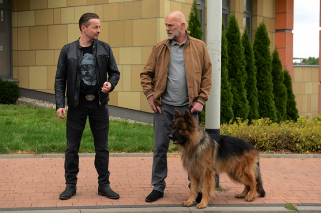 Komisarz Alex - Season 13 - Pośród wilków - Film - Paweł Ferens, Dariusz Biskupski