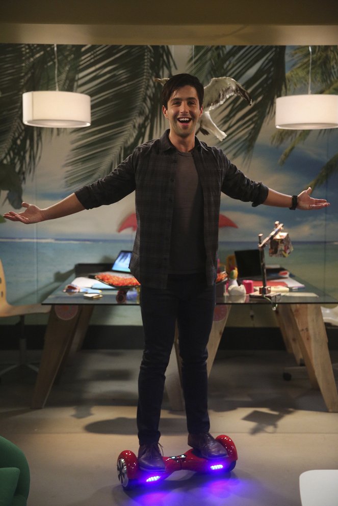 Grandfathered - Catherine Sanders - De la película - Josh Peck