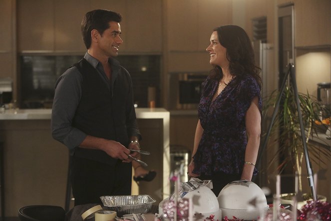 Grandfathered - The Cure - Van film - John Stamos, Paget Brewster