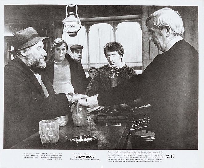 Straw Dogs - Lobby Cards - Peter Vaughan, Dustin Hoffman