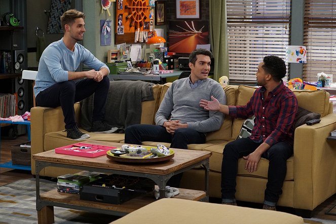 Baby Daddy - Season 6 - To Elle and Back - Photos - Jean-Luc Bilodeau, Peter Porte, Tahj Mowry