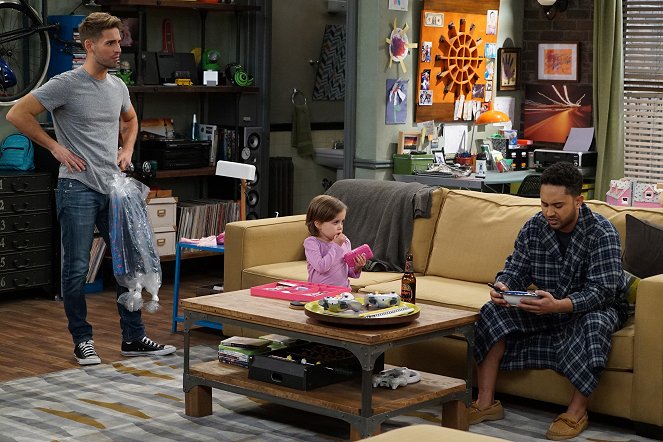 Baby Daddy - Season 6 - To Elle and Back - Photos - Jean-Luc Bilodeau, Tahj Mowry