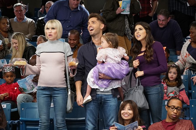 Baby Daddy - Season 6 - When Elle Freezes Over - Photos - Chelsea Kane, Jean-Luc Bilodeau, Daniella Monet