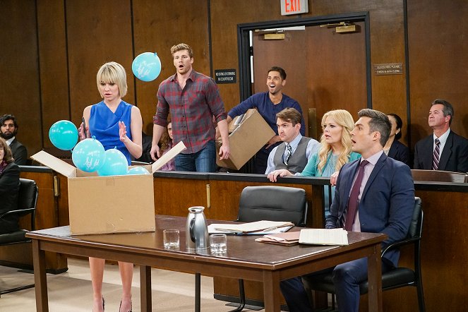 Baby Daddy - What's in the Box?! - Photos - Chelsea Kane, Derek Theler, Jean-Luc Bilodeau, Melissa Peterman, Peter Porte