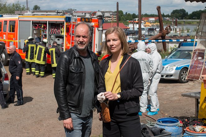 SOKO Hamburg - Season 2 - Unter Fischern - Photos - Marek Erhardt, Anna von Haebler