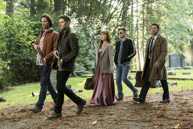Supernatural - Season 15 - The Rupture - Photos - Jared Padalecki, Jensen Ackles, Ruth Connell, Alexander Calvert, Misha Collins