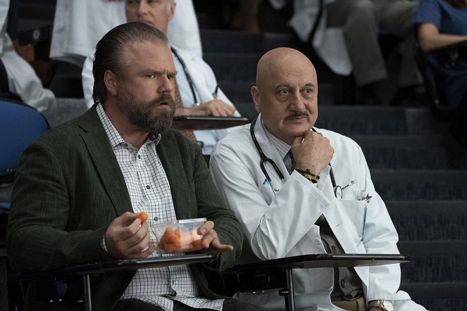 New Amsterdam - The Big Picture - Photos - Tyler Labine, Anupam Kher