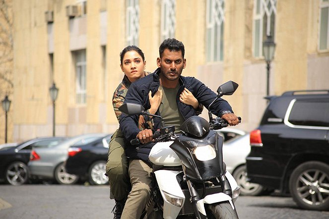 Action - De la película - Tamanna Bhatia, Vishal