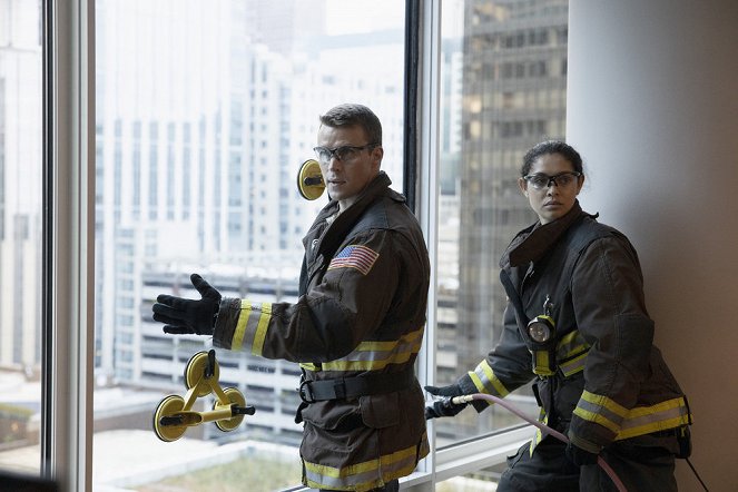 Chicago Fire - Wo Rauch ist… - Filmfotos - Jesse Spencer, Miranda Ray Mayo