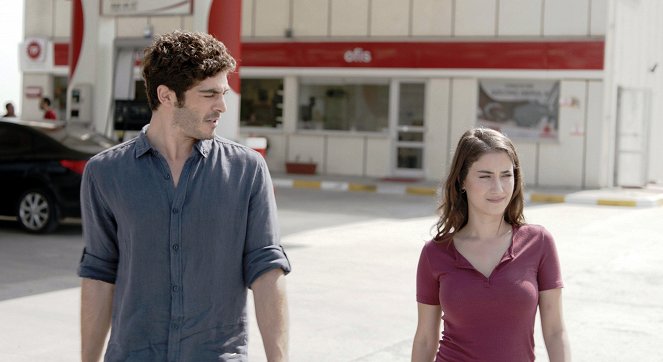 Bizim Hikaye - Season 1 - Episode 2 - Z filmu - Burak Deniz, Hazal Kaya