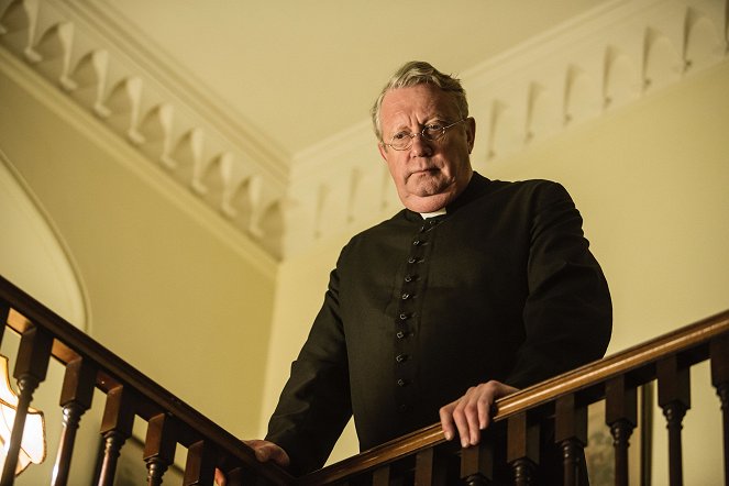 Father Brown - Season 7 - The Whistle in the Dark - Photos - Mark Williams