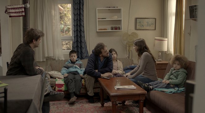 Az én kis családom - Episode 15 - Filmfotók - Alp Akar, Reha Özcan, Zeynep Selimoğlu, Hazal Kaya, Ömer Sevgi