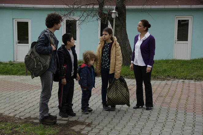 Our Story - Episode 15 - Photos - Nejat Uygur, Alp Akar, Ömer Sevgi, Zeynep Selimoğlu