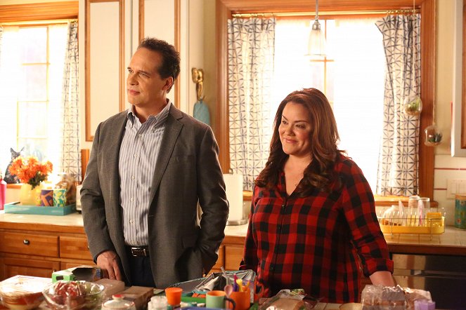 American Housewife - Season 4 - Hip to Be Square - Photos - Diedrich Bader, Katy Mixon