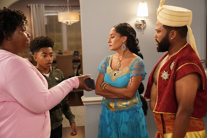 Black-ish - Season 6 - Everybody Blames Raymond - Z filmu - Miles Brown, Tracee Ellis Ross, Anthony Anderson